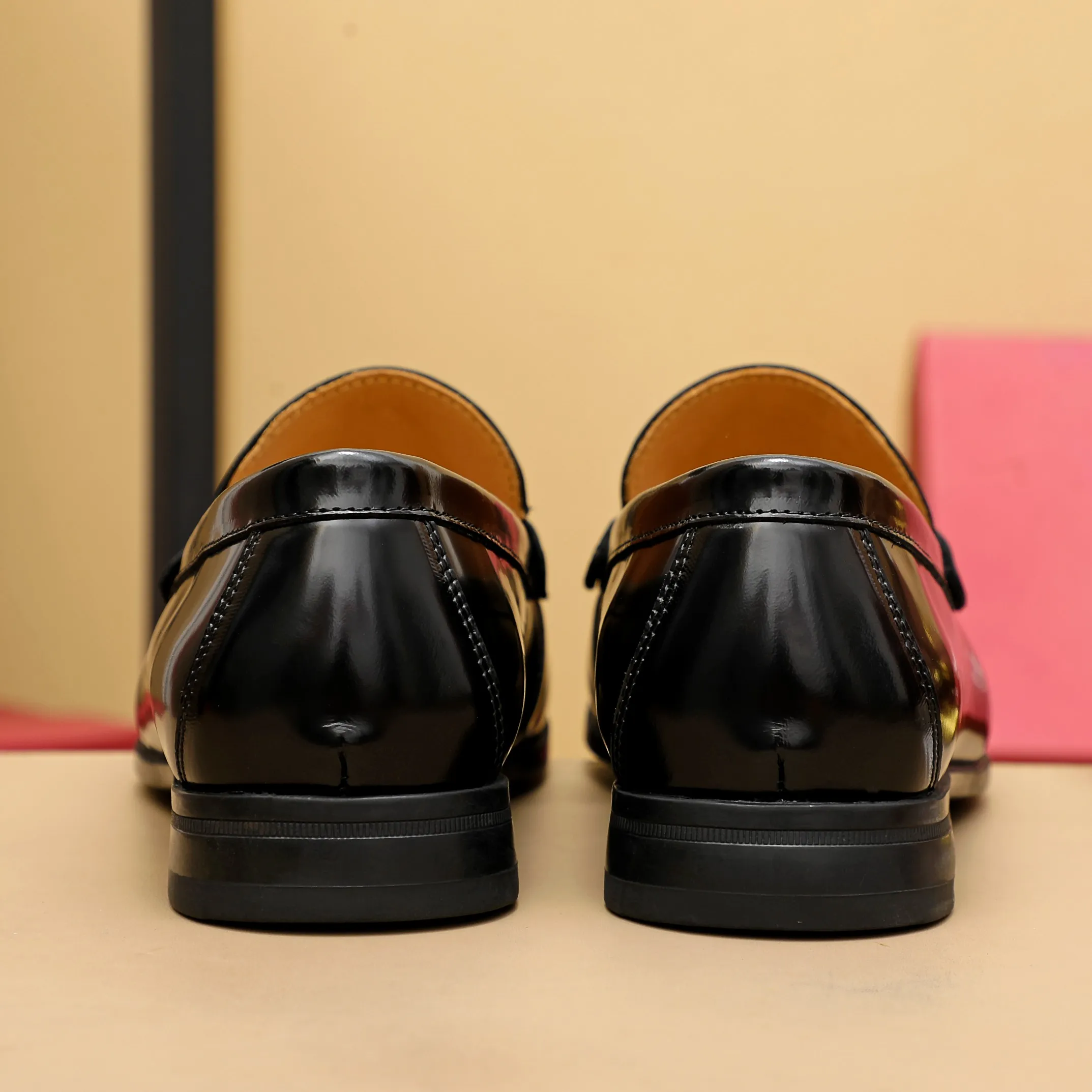 Men's clothing and shoes 💰460 🔥Ferragamo's new men's casual slip-on shoes🇨🇳Official website original 1:1 mold opening, original quality💯Fine workmanship, high-end luxury☘The upper is made of imported Italian first-layer cowhide🌴Luxury🐂leather lining🍓Rubber wear-resistant and non-slip outsole, breathable and comfortable to wear🍍The first choice for high-end men, black, size 38-45
